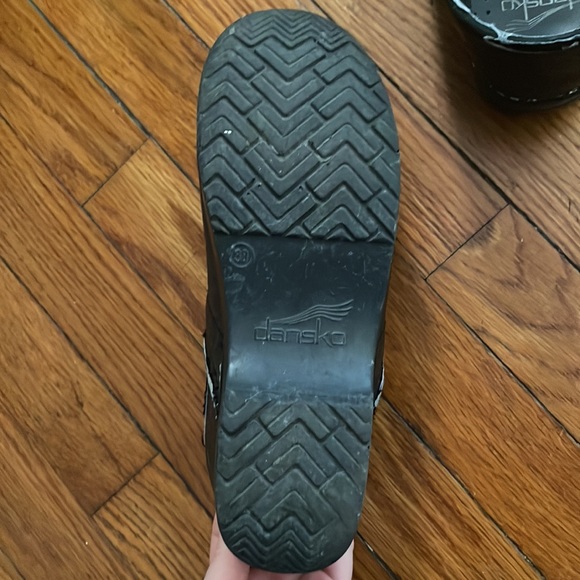 Dansko Professional Tooled Clog. In used condition with some visible wear. - Picture 4 of 4